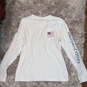 White long sleeve vineyard vines shirt